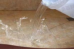 鹰手营漏水维修 免砸砖防水材料该如何施工