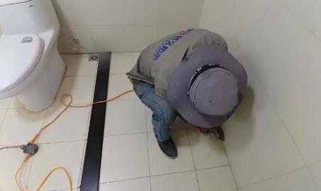 鹰手营卫生间补漏